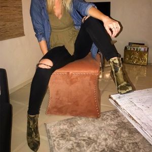 STEVE MADDEN - camo wedge bootie